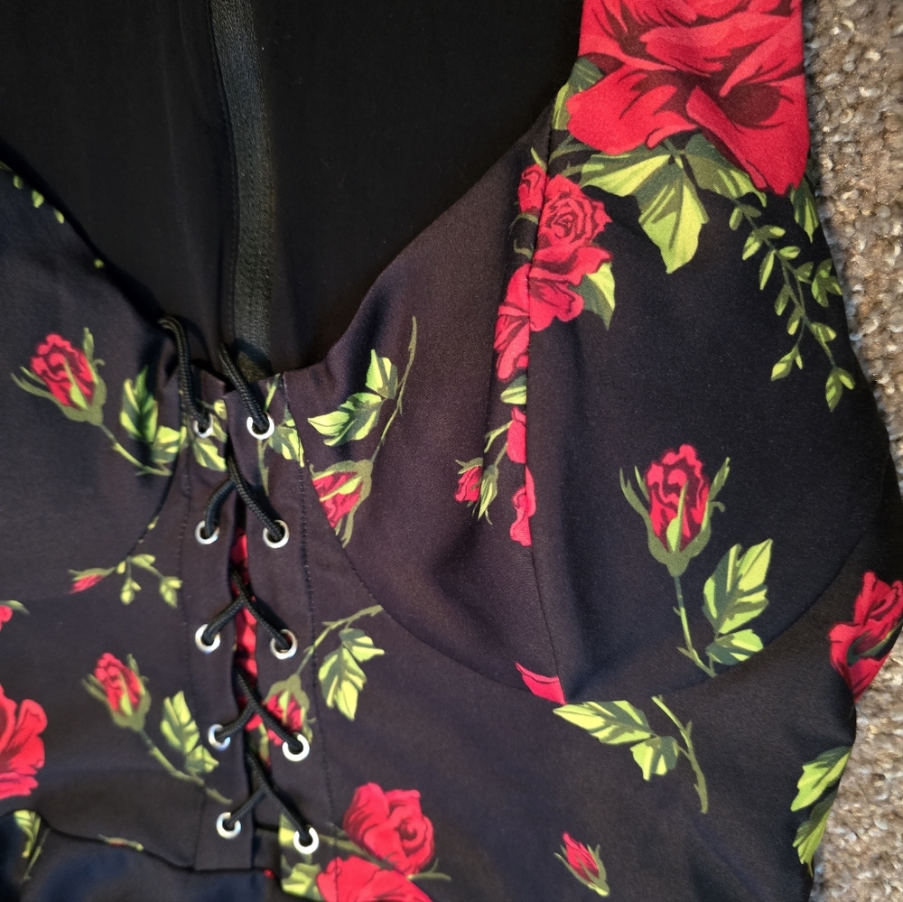 Sourpuss L Black Red Rose Corset Fit And Flare Dress - Picture 2 of 3